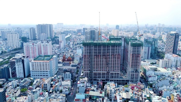 
Số liệu thống kê của Hiệp hội bất động sản Việt Nam (VNREA) cho thấy, tính đến thời điểm cuối năm 2022, hàng tồn kho trên thị trường bất động sản xấp xỉ 100.000 sản phẩm, chủ yếu nằm tại phân khúc cao cấp. Ảnh minh họa
