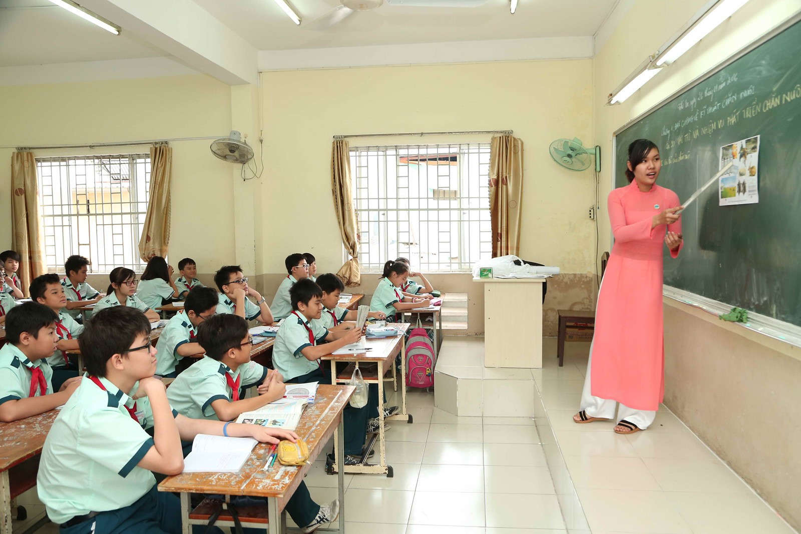 
Tình huống sư phạm tiểu học là những tình huống có thể xảy ra giữa học sinh và giáo viên, giữa giáo viên với phụ huynh trong khuôn khổ và phạm vi của trường tiểu học. Ảnh minh họa
