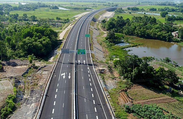 
Khánh Hòa triển khai các công trình lớn, có vai trò đồng bộ, kết nối hạ tầng giao thông chiến lược của quốc gia
