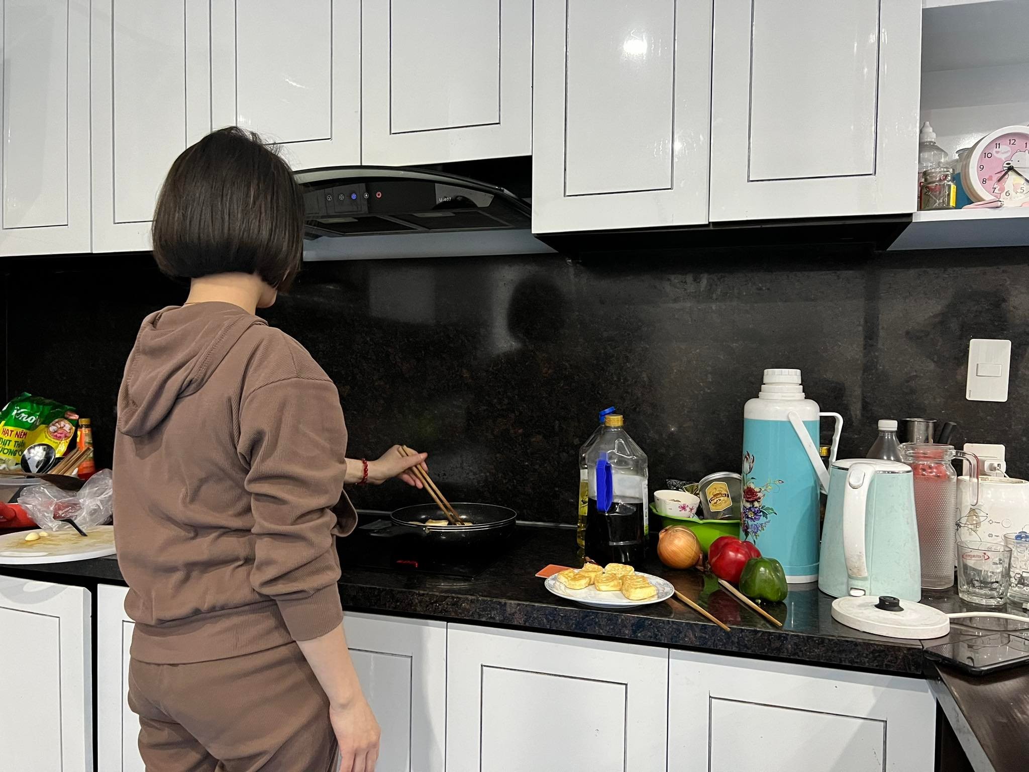 
Chị Nguyễn Thị Lan (Quảng Xương – Thanh Hóa) nấu bữa cơm chiều
