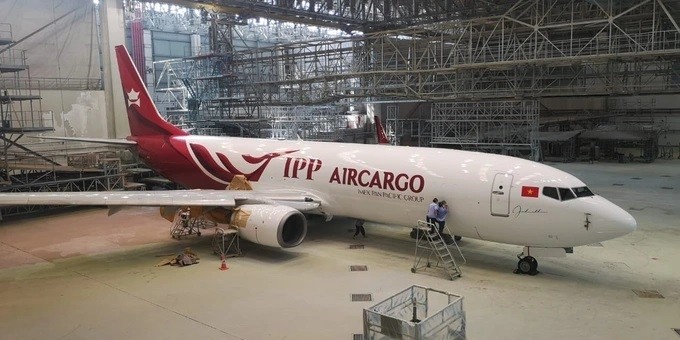
Vào hồi tháng 10/2022, hãng IPP Air Cargo của vua hàng hiệu Johnathan Hạnh Nguyễn đã xin dừng cấp phép dù cho mọi thủ tục cho ngày cất cánh đã được gần hoàn tất
