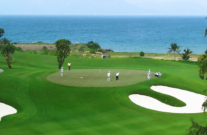 
Đề xuất xây dựng casino, sân golf, cáp treo, sân bay tại Khu kinh tế Vân Phong. Ảnh minh họa.
