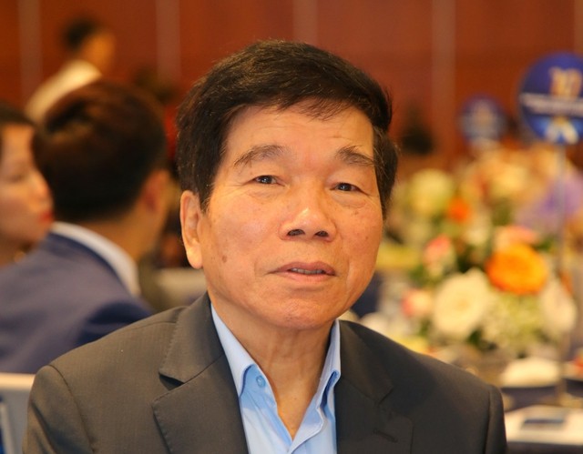 
Chủ tịch Hiệp hội nhà thầu Xây dựng Việt Nam - ông Nguyễn Quốc Hiệp cho rằng để có thể phát hành trái phiếu mới trở lại thì cần phải tính đến quy định room phát hành cũng như sức khỏe của doanh nghiệp
