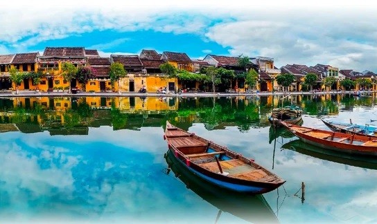 
Ở Hà Nội, việc thiếu vắng khách du lịch đã khiến cho nhiều khách sạn ở khu phố cổ Hà Nội phải đăng tín rao bán ồ ạt
