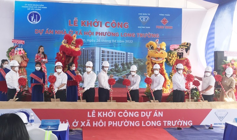 
Trong năm 2022, TP Hồ Chí Minh đã liên tục khởi công xây dựng các dự án nhà ở xã hội, tuy nhiên tiến độ triển khai vẫn chưa đáp ứng nhu cầu của thị trường.
