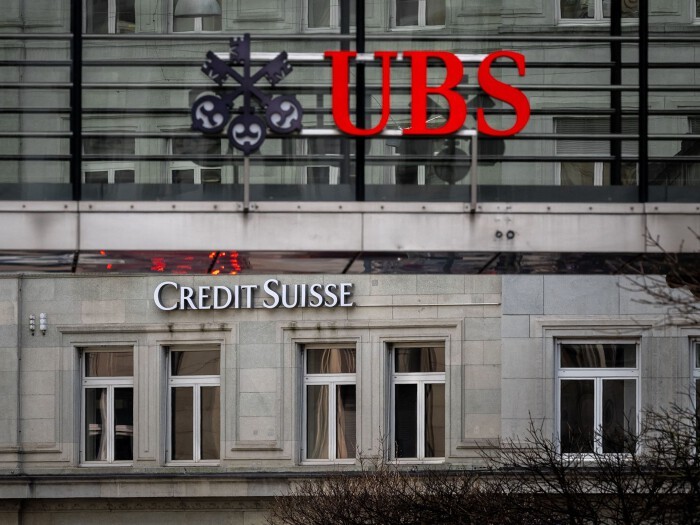 
Chuyên gia nhận định, thỏa thuận này vẫn còn đối mặt với nhiều rủi ro, bởi lý do pháp lý hoặc tài chính, hoặc có thể là niềm tin của UBS đã bị sứt mẻ và ngân hàng này không còn muốn mua lại Credit Suisse nữa
