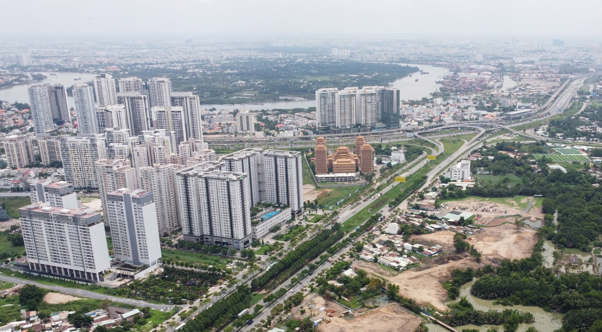 Cùng với chính quyền địa phương, cần có các đơn vị định giá độc lập và lấy ý kiến người dân để đưa ra giá đất sát thị trường nhất. (Ảnh minh họa)