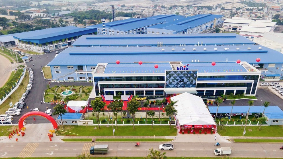 
Đáng chú ý, Đồng Nai là nơi có nhà máy sản xuất lớn nhất và hiện đại nhất và công ty còn đặt tại đây một Trung tâm Nghiên cứu phát triển mẫu mã
