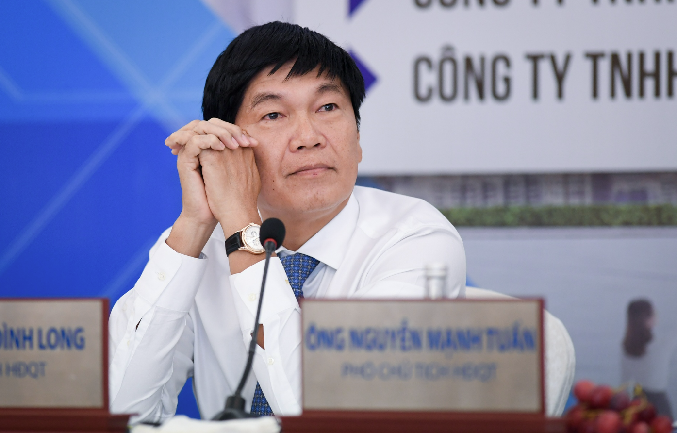 
Ông Long cho biết, đến hết năm 2024 và đầu năm 2025, khi nhà máy Dung quất 2 hoàn thiện, Hòa Phát sẽ tăng doanh thu lên 80.000 - 100.000 tỷ nữa tính từ mặt bằng 150.000 tỷ như năm qua
