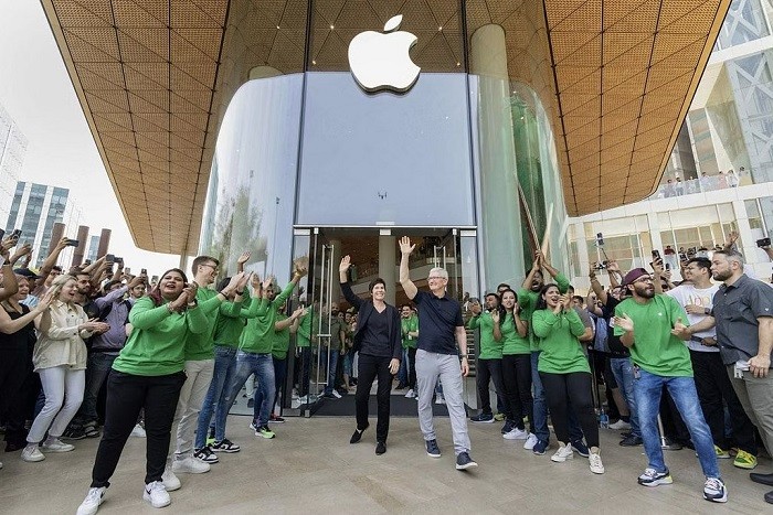 
CEO Tim Cook trực tiếp có mặt khai trương cửa hàng của Apple tại Ấn Độ
