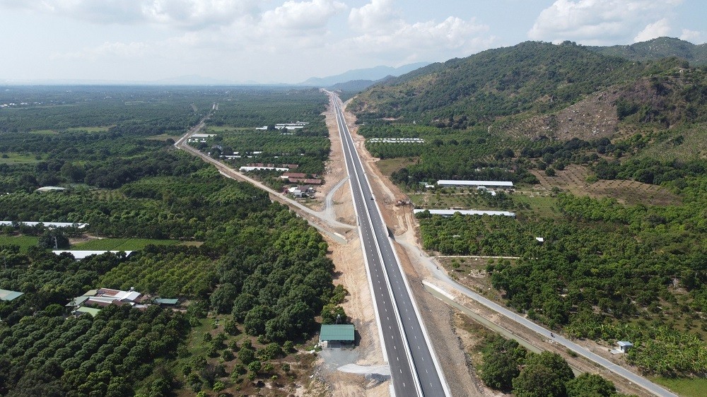 
Sau gần hai năm triển khai, dự án cao tốc Nha Trang - Cam Lâm đã hoàn thành hơn 95% tiến độ.&nbsp;
