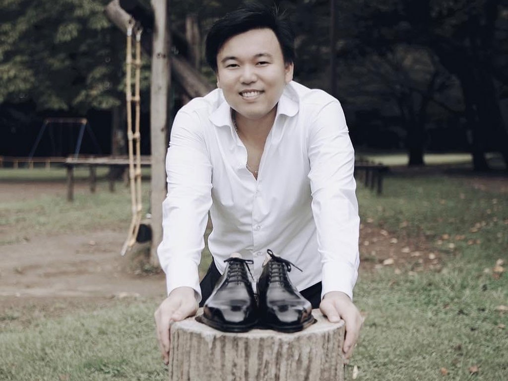 
Được biết, trước khi chạm ngõ với nghề đóng giày thủ công, Lee Trung cũng từng là kỹ sư IT ở Việt Nam, có mức thu nhập không hề nhỏ
