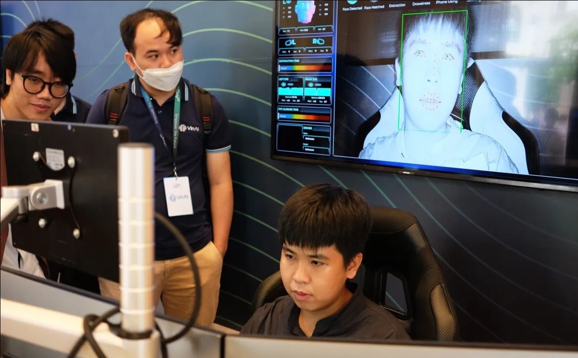 
Hệ thống Giám sát lái xe sử dụng công nghệ trí tuệ nhân tạo (AI) do Việt Nam phát triển.

