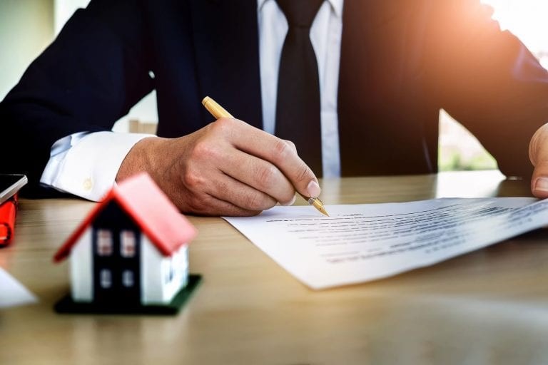 Ước tính số lượng môi giới bất động sản đang hoạt động hiện nay chỉ còn khoảng 30 - 40% so với giai đoạn đầu năm 2022. Đặc biệt, ở một số khu vực, số lượng môi giới bất động sản tiếp tục nghỉ việc ghi nhận lên đến 80%.
