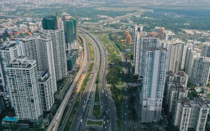 Bất động sản, chung cư dọc xa lộ Hà Nội (TP HCM), tháng 2/2023. Ảnh: Quỳnh Trần
