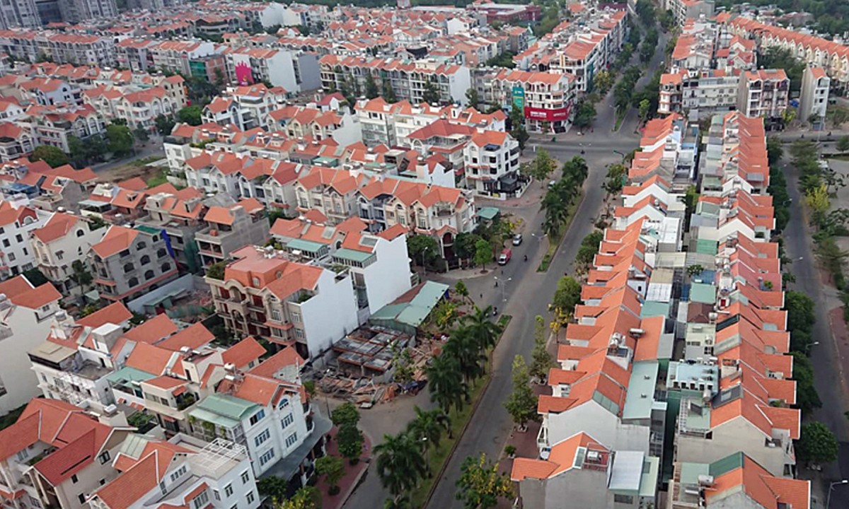 
Giá bán các căn nhà riêng trong ngõ vùng nội thành Hà Nội đã ngang với giá bán căn hộ chung cư phân khúc trung và cao cấp
