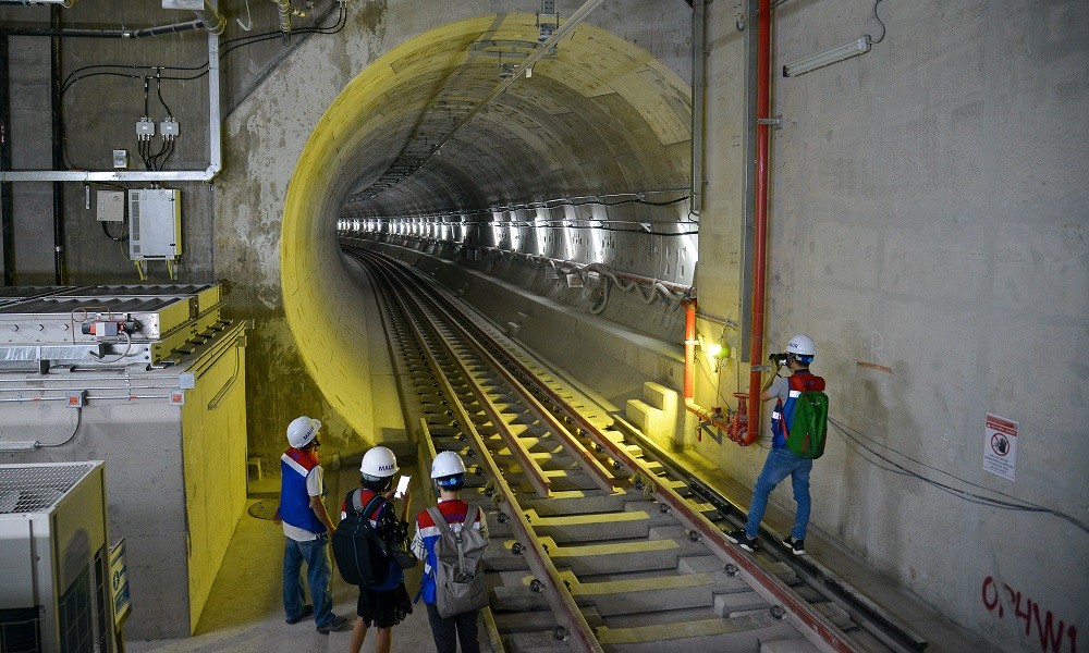 
Tuyến metro số 1 (Bến Thành - Suối Tiên) có 2,6km đi ngầm, qua 3 nhà ga.
