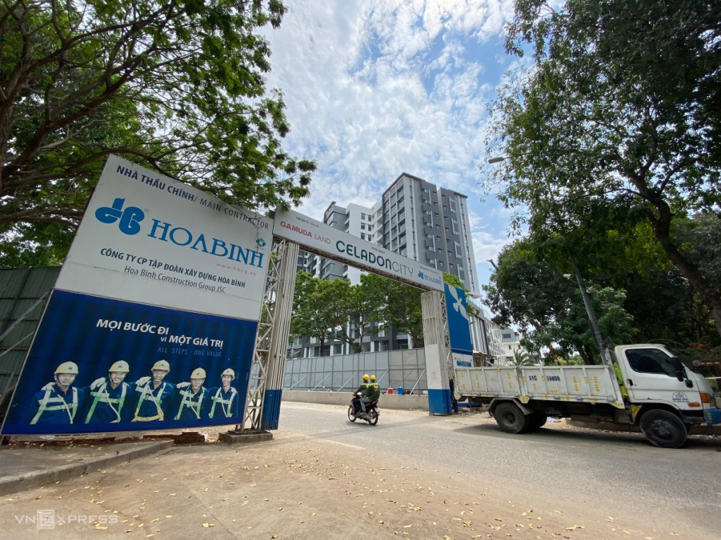 
Công ty Gamuda Land kiến nghị Sở Tài nguyên và Môi trường cấp giấy chứng nhận cho các căn hộ Khu A2 thuộc dự án Khu liên hợp thể dục thể thao và khu dân cư Tân Thắng (Celadon City) tại quận Tân Phú. Ảnh: Châu Long
