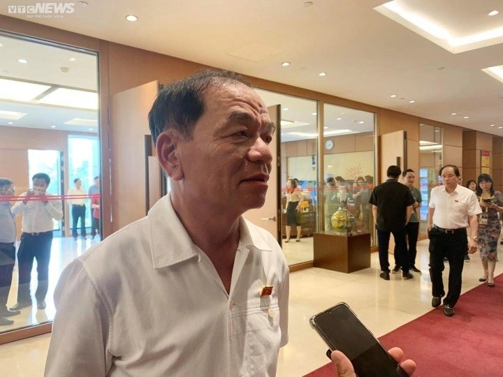 
Đại biểu Lê Thanh Vân trả lời phỏng vấn VTC News bên hành lang Quốc hội về đề xuất tiếp tục tăng giá điện của EVN.
