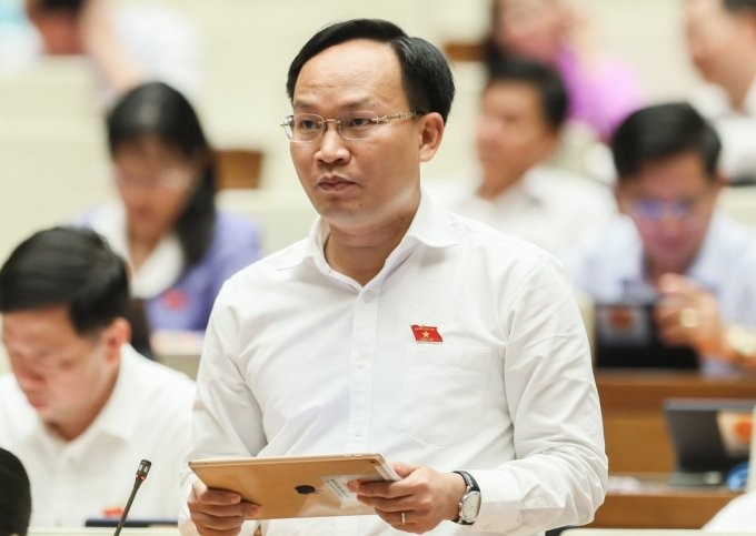 
Ông Phạm Văn Thịnh, Trưởng ban Dân vận tỉnh Bắc Giang phát biểu tại thảo luận kinh tế xã hội, chiều 31/5. Ảnh: Hoàng Phong
