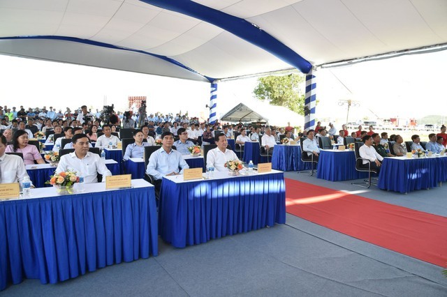 
Bí thư Trung ương Đảng, Phó Thủ tướng Chính phủ Lê Minh Khái cùng các đại biểu tại điểm cầu tỉnh Bình Thuận - Ảnh: VGP/Trần Mạnh
