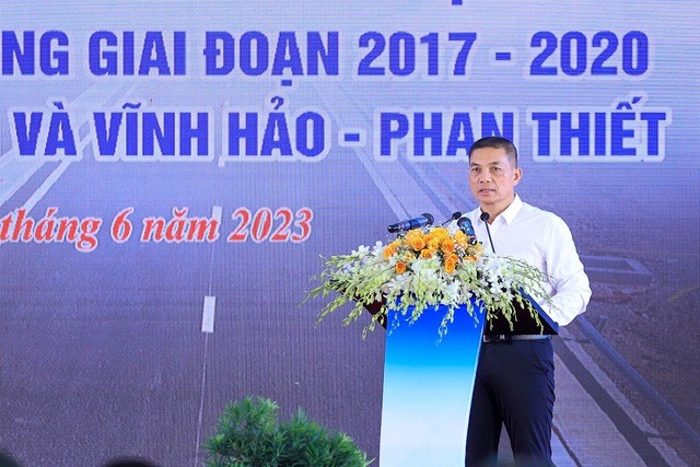 
Đại diện Tập đoàn Sơn Hải báo cáo về việc thực hiện dự án - Ảnh: VGP/Nhật Bắc
