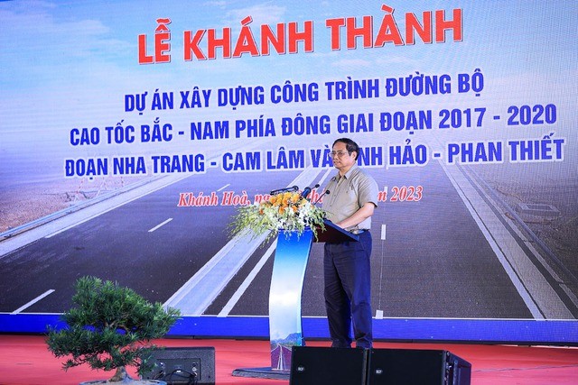 
Thủ tướng: Việc hoàn thành 2 tuyến cao tốc Nha Trang - Cam Lâm và Vĩnh Hảo - Phan Thiết có vai trò, ý nghĩa to lớn trong phát triển kinh tế - xã hội của các tỉnh Khánh Hoà, Bình Thuận nói riêng, của vùng duyên hải Nam Trung Bộ và của đất nước nói chung - Ảnh: VGP/Nhật Bắc
