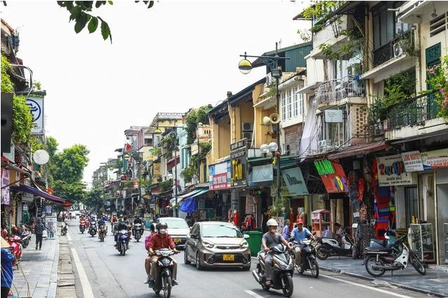 
Thời điểm hiện tại, ở những tuyến phố trung tâm Hà Nội như Cầu Giấy, Trần Duy Hưng, Nguyễn Trãi… cũng xuất hiện nhiều căn nhà với mức giá vài trăm tỷ đồng được rao bán rầm rộ. Ảnh minh họa
