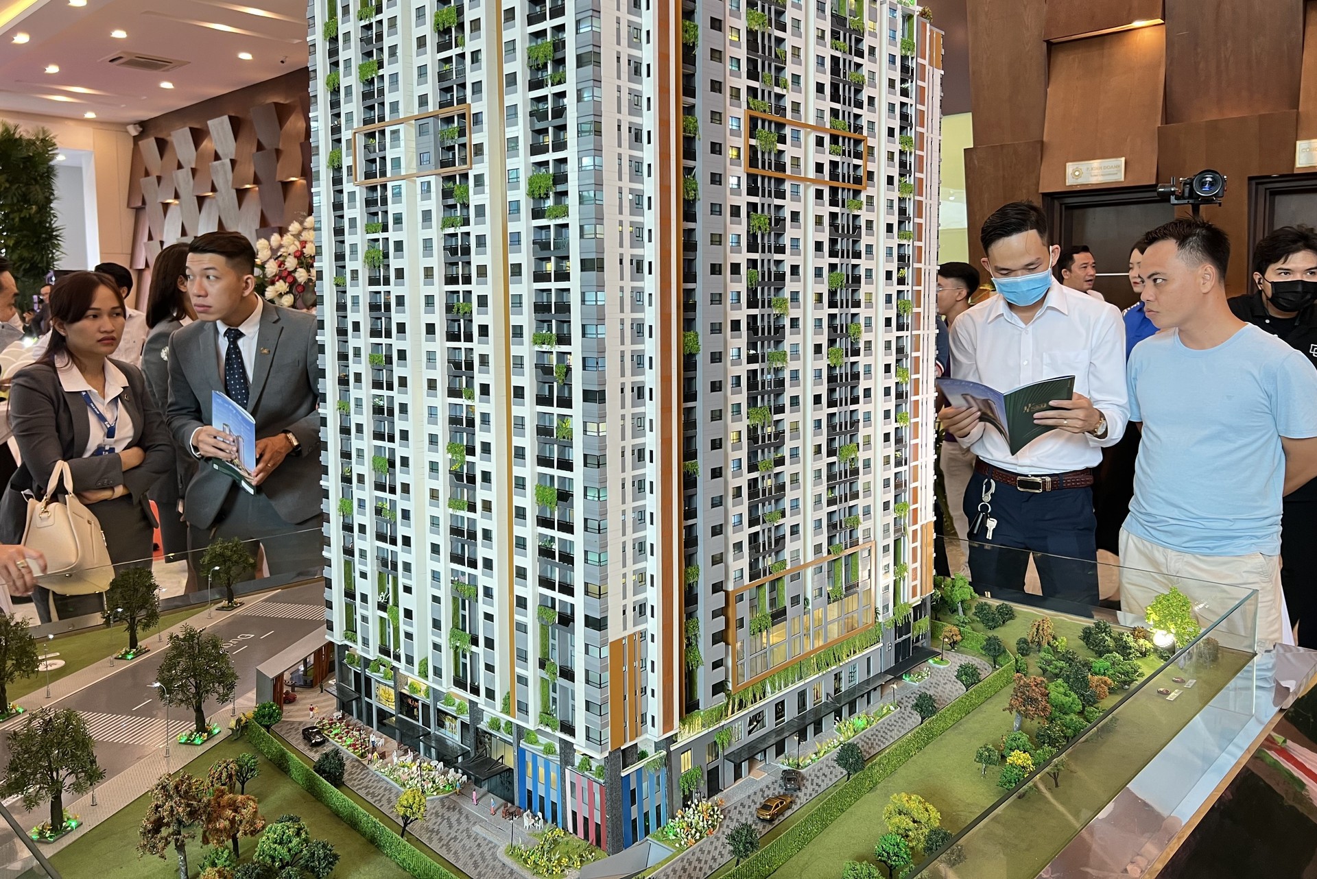 Chính phủ sẽ là người chi tiêu nhiều nhất để phá băng bất động sản - ảnh 1