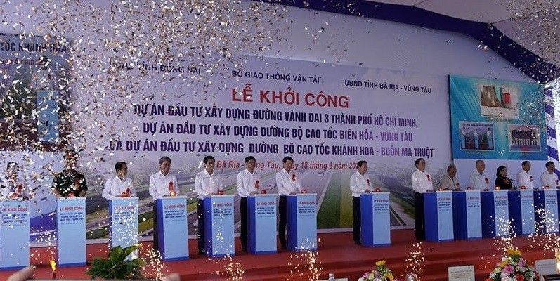 
Lễ khởi công 3 dự án giao thông quan trọng vào ngày 18/6/2023 tại điểm cầu Bà Rịa - Vũng Tàu.
