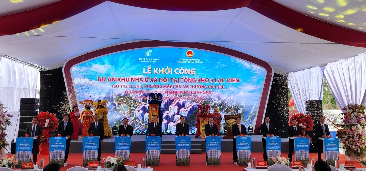 
Trong 6 tháng đầu năm, nhiều địa phương tổ chức khởi công hàng loạt các dự án nhà ở xã hội nhằm thực hiện hóa đề án triển khai “Đầu tư xây dựng ít nhất 1 triệu căn hộ nhà ở xã hội cho đối tượng thu nhập thấp, công nhân khu công nghiệp giai đoạn 2021 - 2030”.
