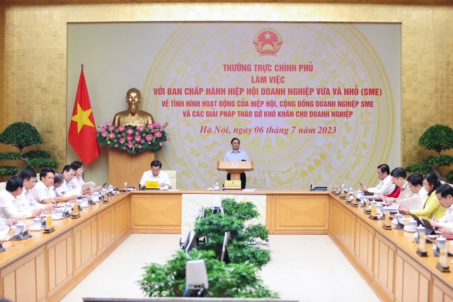 Thủ tướng khẳng định, Chính phủ luôn lắng nghe, chia sẻ, nỗ lực để có các giải pháp tháo gỡ khó khăn cho doanh nghiệp - Ảnh: VGP/Nhật Bắc