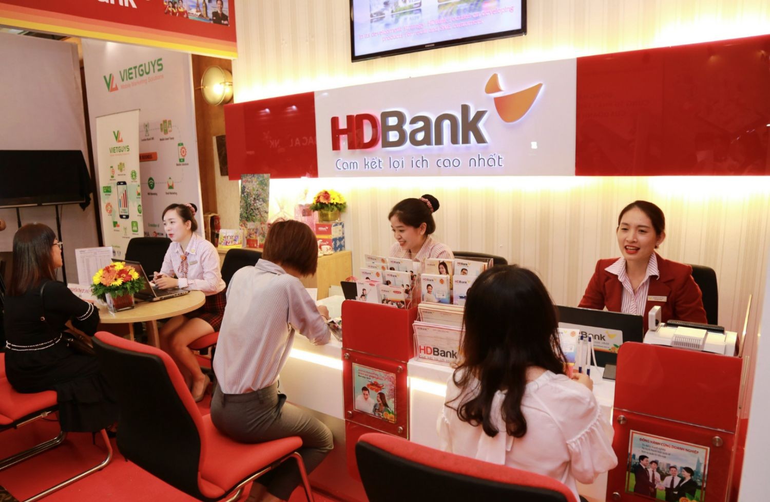 
Vào ngày 20/7 tới, Ngân hàng TMCP Phát triển TPHCM (HDBank – Mã chứng khoán: HDB) sẽ chốt danh sách cổ đông để hưởng quyền nhận cổ tức của năm 2022, ngày giao dịch không hưởng quyền tương ứng là ngày 19/7. Ảnh minh họa
