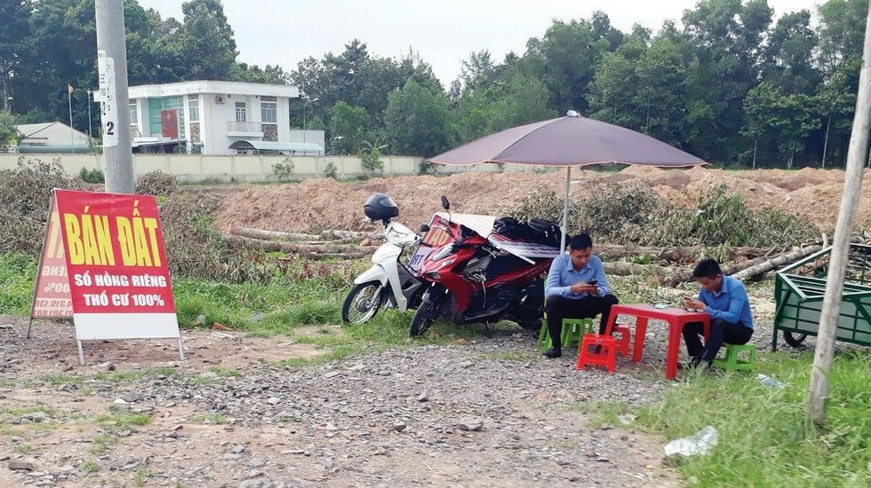 
Với việc lãi suất hạ nhiệt đang được kỳ vọng là “ngọn lửa” hâm nóng lại thị trường BĐS
