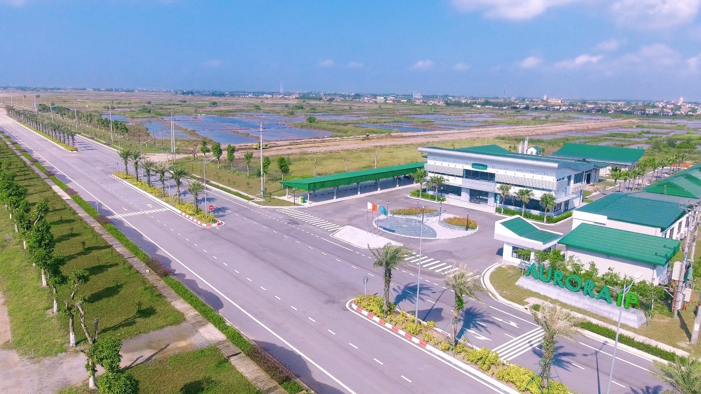 
Khu công nghiệp Dệt may Rạng Đông (Aurora IP) tại huyện Nghĩa Hưng, tỉnh Nam Định đang triển khai xây dựng hạ tầng giai đoạn 2, đã thu hút được 2 nhà đầu tư thứ cấp vào đầu tư.
