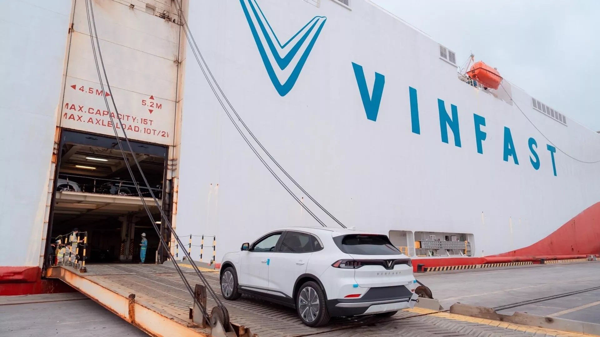
Tập đoàn Vingroup lưu ý rằng, trong giao dịch này thì VinFast được định giá với giá trị doanh nghiệp là khoảng 27 tỷ USD, giá trị vốn chủ sở hữu là 23 tỷ USD
