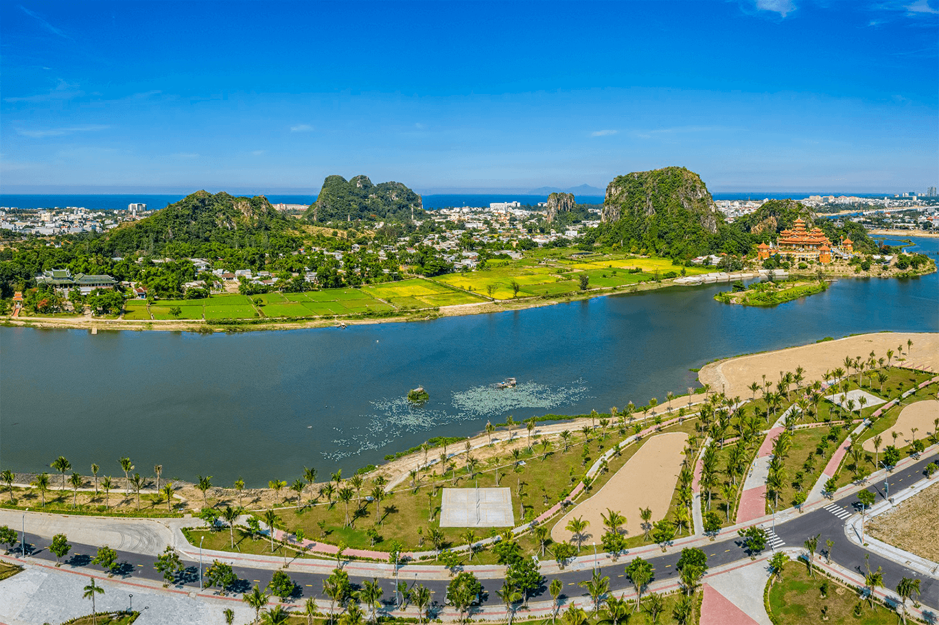 
Nhờ vào hệ thống sông núi bao quanh mà Sun River Polis phát triển tiện ích thuận lợi
