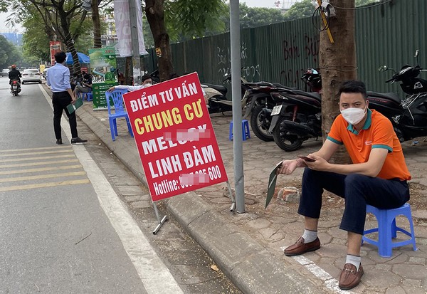 
Thời điểm trước đây, có một số dự án giữ chỗ nhiều tuy nhiên chuyển thành cọc khá là ít, còn hiện nay thì tâm lý khách hàng đã có sự thay đổi, họ tính toán kỹ lưỡng và hướng đến tầm nhìn dài hạn cho nên tỷ lệ giao dịch thành công ở mức cao hơn.&nbsp;Ảnh minh họa
