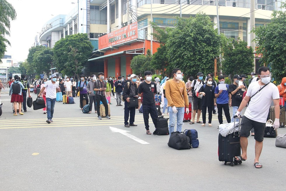 
Đến thời điểm hiện nay, câu chuyện niềm tin lẫn uy tín doanh nghiệp được người mua để tâm hơn cả. Giá bán không còn là yếu tố hàng đầu mà thay vào đó là sản phẩm, tiến độ triển khai dự án, khả năng tài chính của doanh nghiệp. Ảnh minh họa
