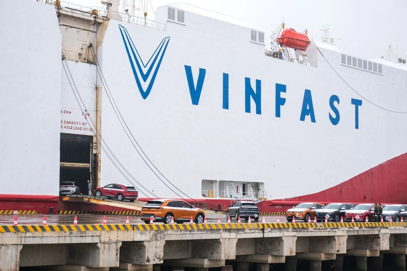 
Tài sản tỷ phú Phạm Nhật Vượng sắp tăng từ 5 tỷ USD lên 16 tỷ USD khi IPO VinFast
