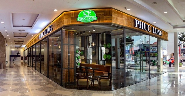 Cũng theo báo cáo thường niên năm 2022 của Masan cho biết, sau khi về chung một nhà thì Phúc Long đã có sự tăng trưởng đáng kể về doanh thu cũng như số lượng cửa hàng và tính đến cuối năm 2022, chuỗi này có 111 cửa hàng đại diện thương hiệu cùng với 21 cửa hàng mini