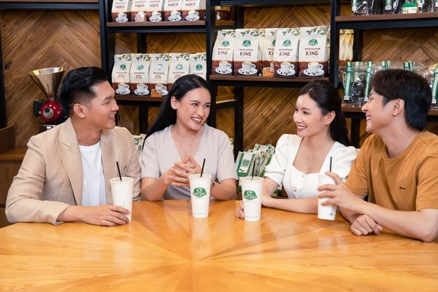 Những cửa hàng Phúc Long bên ngoài chuỗi cửa hàng/ siêu thị WinCommerce ghi nhận doanh thu tăng trưởng khả quan, đạt mức 581 tỷ đồng trong thời gian nửa đầu năm 2023, tương ứng với mức tăng trưởng 3,9% so với cùng kỳ