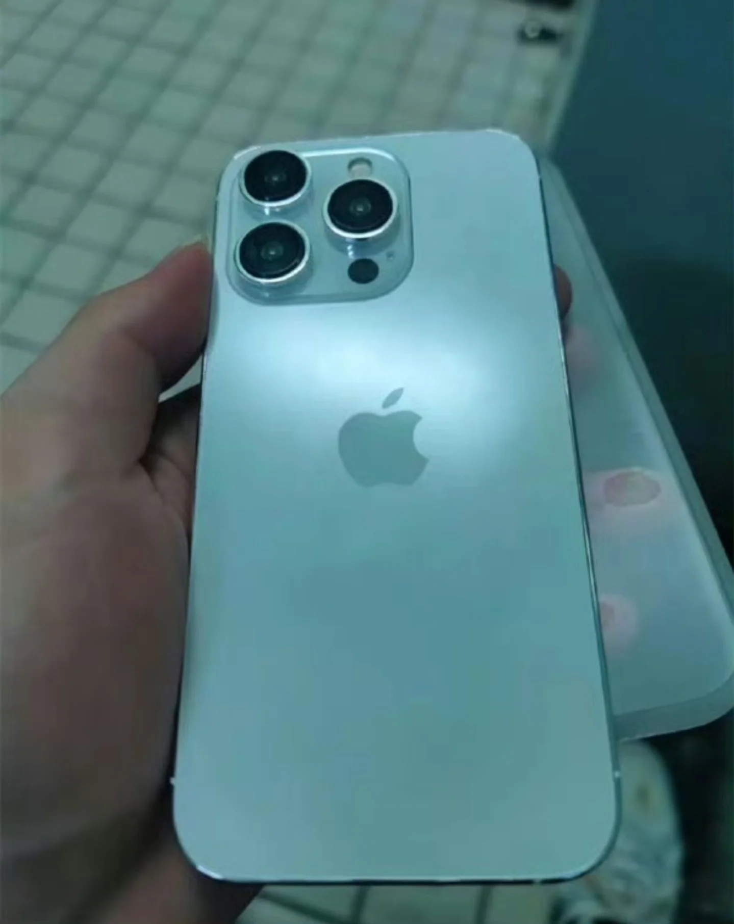 Lộ diện mô hình được cho là của iPhone 15 Pro, chi tiết nào khác biệt nhất so với thế hệ tiền nhiệm? - ảnh 3