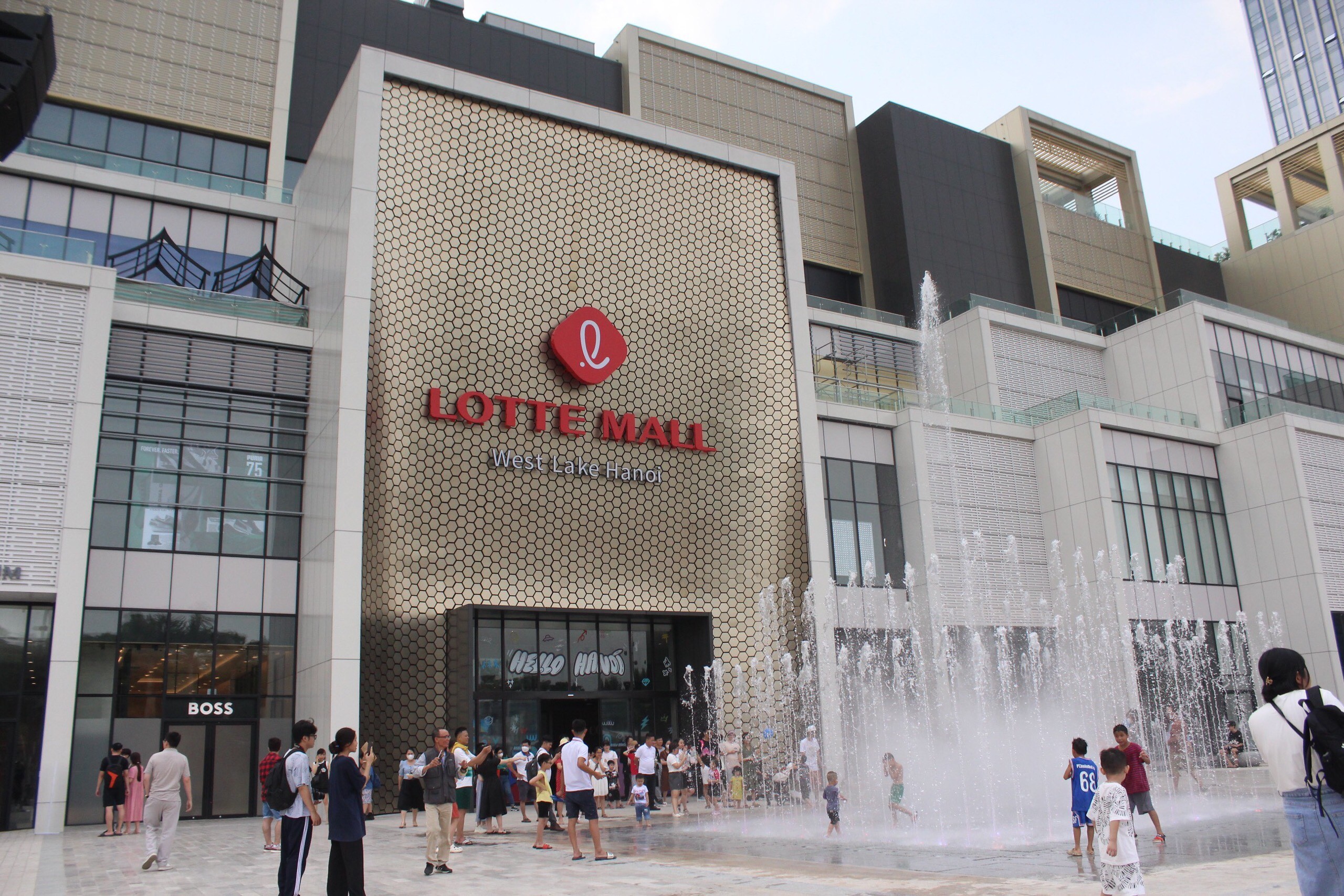 
Lotte Mall Westlake với 126.000m2 sàn trung tâm thương mại đã đi vào hoạt động, bổ sung thêm nguồn cung trung tâm thương mại mới cho thị trường
