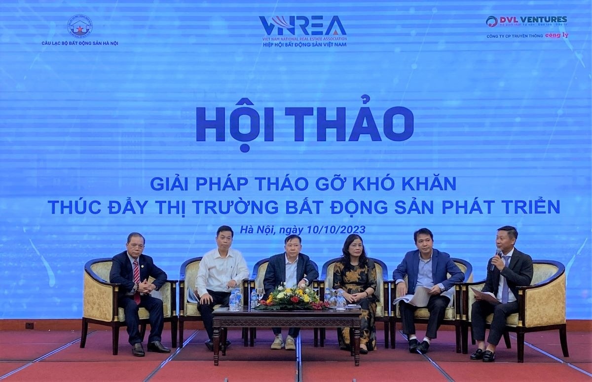 
Các chuyên gia tại hội thảo “Giải pháp tháo gỡ khó khăn thúc đẩy thị trường bất động sản phát triển”
