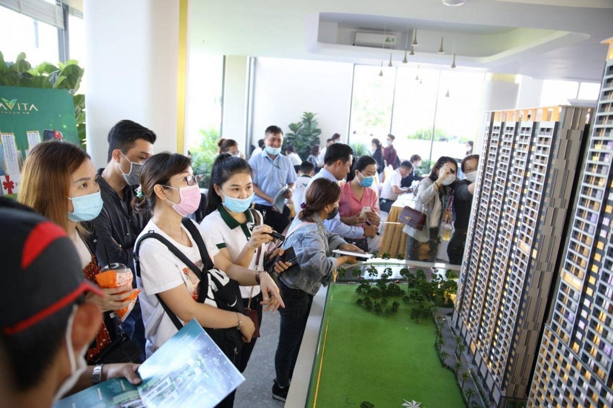 HoREA chỉ ra nhiều điểm bất hợp lý trong quy định bắt buộc giao dịch bất động sản qua sàn.
