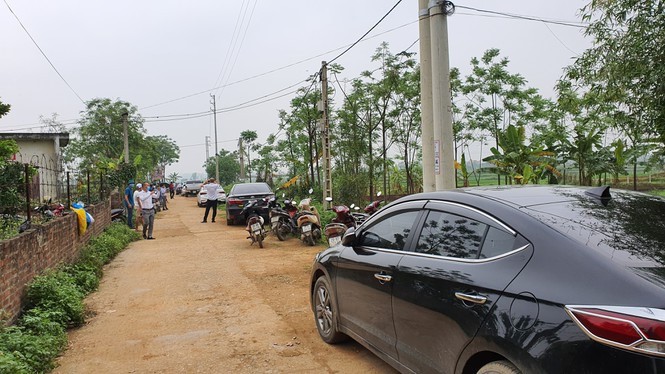 



Nhà đầu tư cần xem xét kỹ lưỡng, tránh tưởng mình là "gà" hóa ra lại là "hạt thóc".

