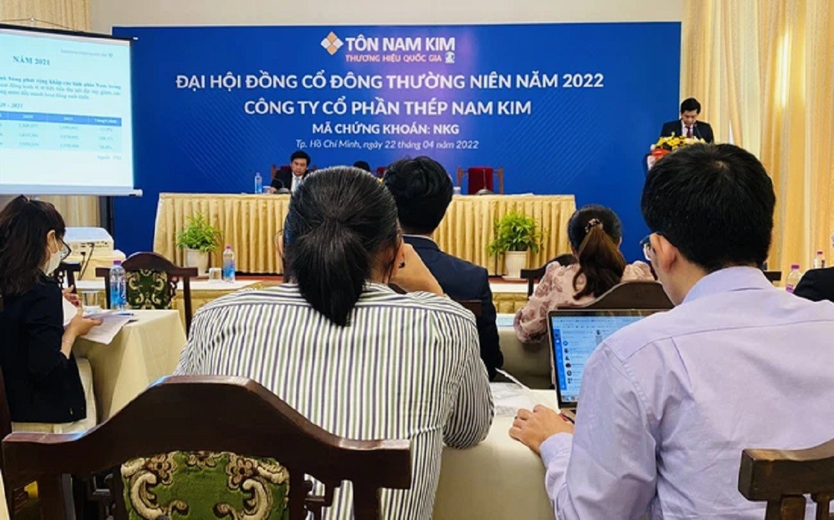 
Sáng ngày 22/4/2022, Thép Nam Kim (NKG) đã tổ chức Đại hội đồng cổ đông thường niên năm 2022, thông qua kế hoạch với doanh thu đi ngang ở mức 28.000 tỷ đồng
