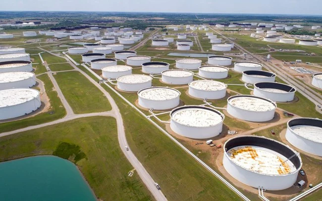 
Các bể chứa dầu thô tại trung tâm dầu khí Cushing ở Oklahoma (Mỹ)
