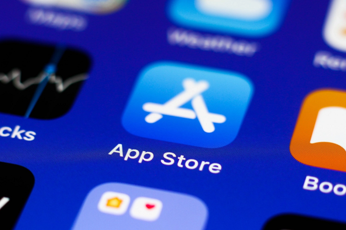 
Hiện Apple vẫn đang triển khai việc tải ứng dụng trên iPhone phải thông qua kho ứng dụng độc quyền của mình
